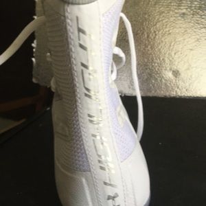 Brand new men size 10 under armour highlight foootball cleat